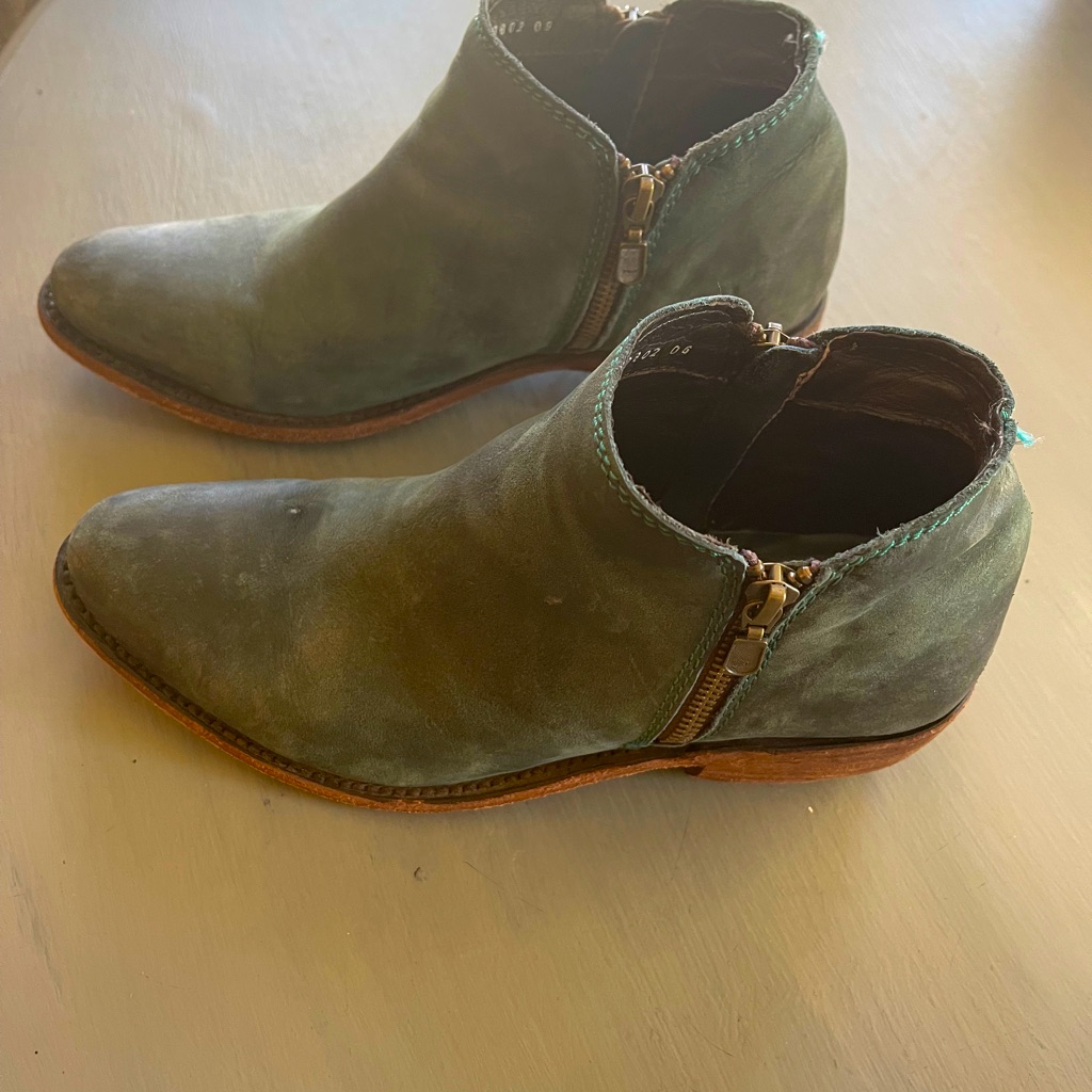 Liberty Black Boots. Verde Color. Size 7.